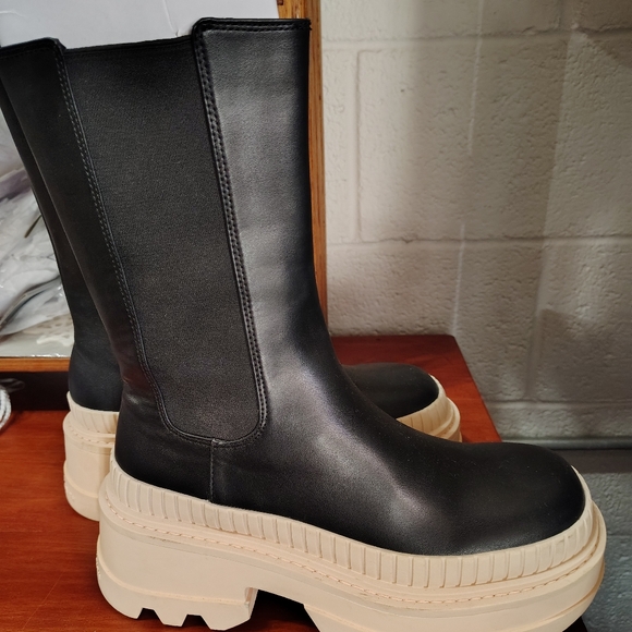 Charles and Keith platform boots size 39 - Picture 4 of 4